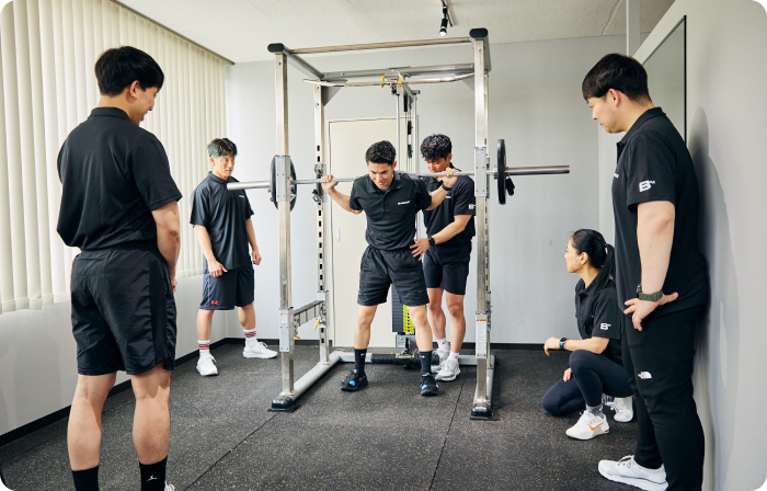 トレーナ同士で研鑽を積みあう様子